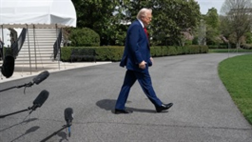 Trump nói sẽ không bao giờ thay đổi chính sách và Trung Quốc đang hoảng loạn