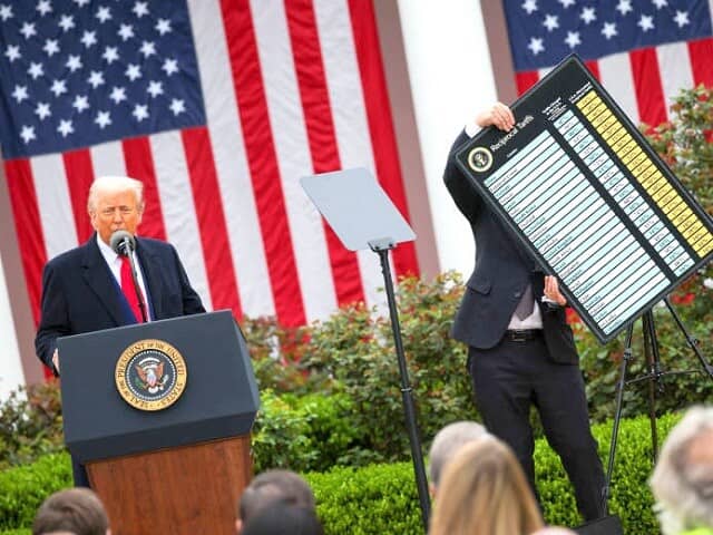 WSJ: Thuế quan của Trump tạo ra trật tự kinh tế thế giới mới