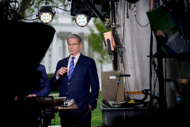 Những người ủng hộ Trump tại Phố Wall bàng hoàng trước thuế quan mới