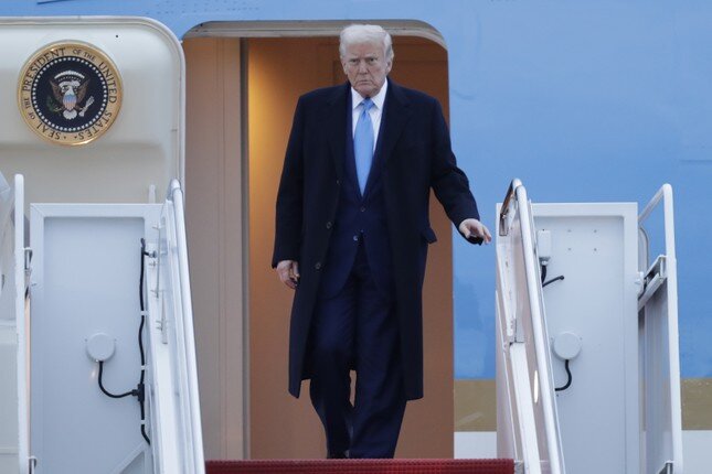 Tổng thống Mỹ Trump tuyên bố không lùi bước về thuế, gọi đó là ‘thuốc’ khi thị trường chao đảo