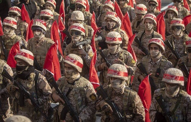 Iran 'sẵn sàng cho mọi cuộc chiến', đặt quân đội vào tình trạng báo động cao