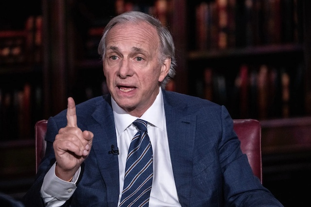 Ray Dalio: Thế giới đang đối mặt với sự sụp đổ "chỉ có một lần trong đời" về trật tự kinh tế