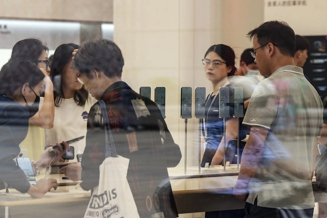 Trung Quốc: Mỹ miễn thuế với điện thoại, máy tính chỉ là "bước nhỏ" để sửa chữa sai lầm