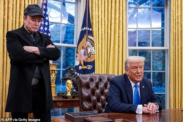 Những vết rạn đầu tiên trong mối quan hệ thân thiết của ông Trump và tỷ phú Elon Musk