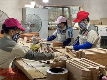 Cùng doanh nghiệp vượt bão thuế quan