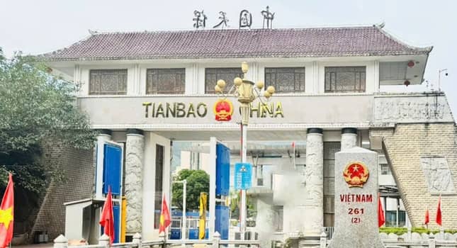Bộ trưởng Xây dựng vừa ký 7 văn kiện quan trọng với Trung Quốc