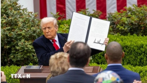 Chính quyền Trump đối mặt với kiện tụng vì áp thuế lên hàng nhập khẩu