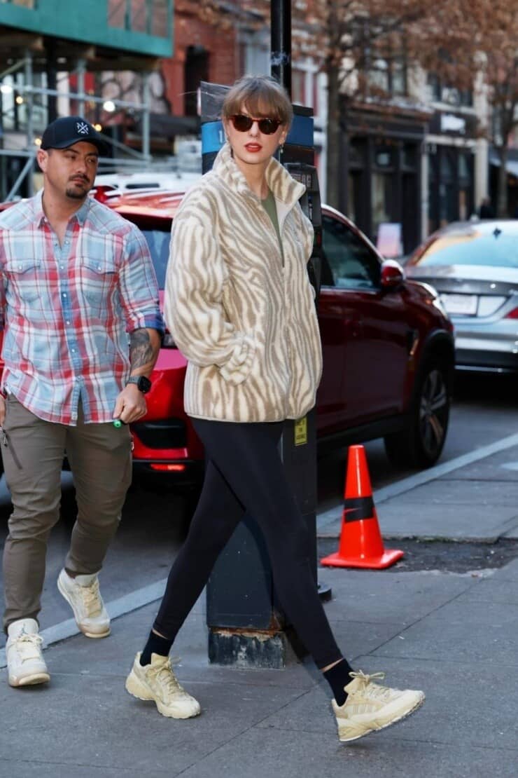 Bộ sưu tập sneakers của tỷ phú Taylor Swift