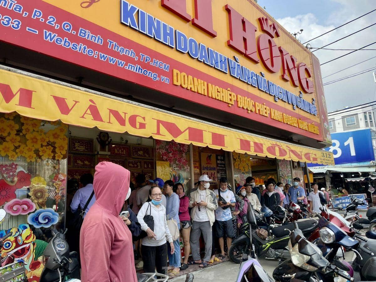 Giá vàng vọt lên 120 triệu đồng, vì sao nhiều người tiếc hùi hụi?