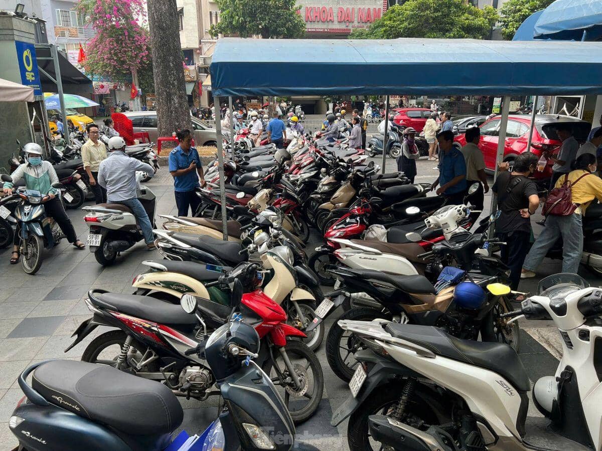 Giá vàng vọt lên 120 triệu đồng, vì sao nhiều người tiếc hùi hụi?