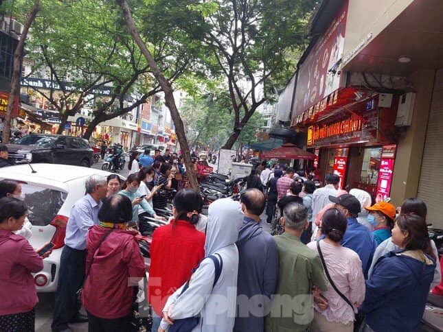 Giá vàng đắt không tưởng, ai hưởng lợi lớn nhất? ảnh 1