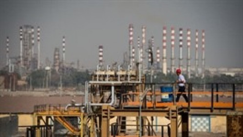 Dầu tăng hơn 3% do các lệnh trừng phạt mới đối với Iran