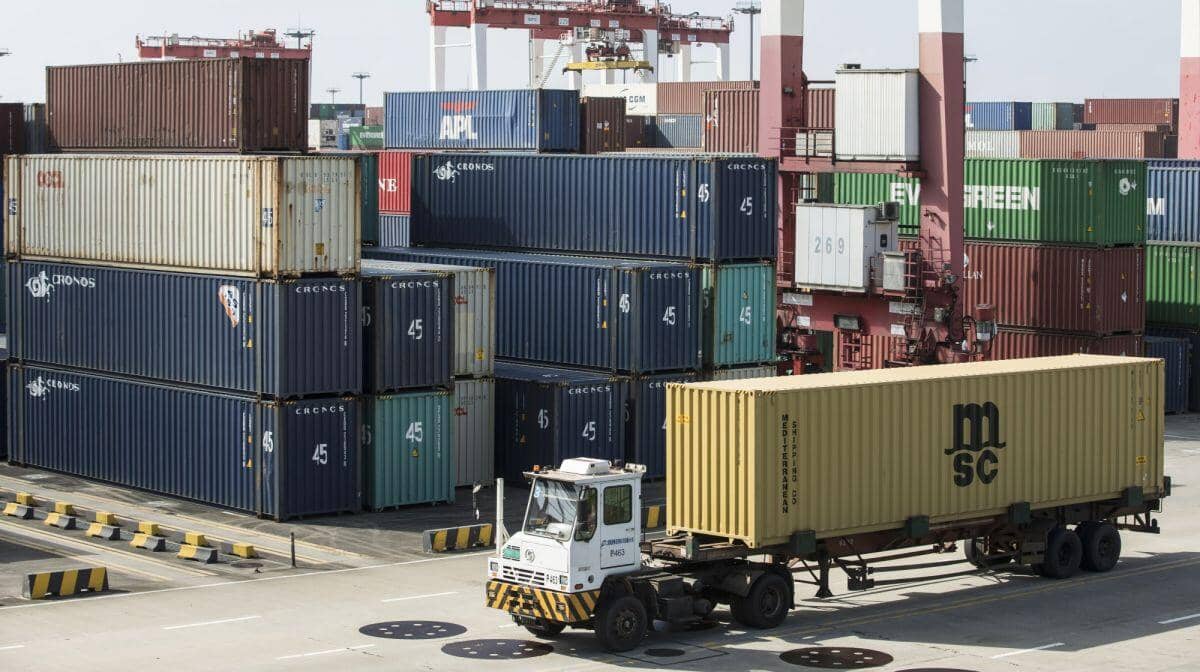 Bị Mỹ áp thuế cao, Trung Quốc biến thị trường 1.4 tỷ dân thành 'phao cứu sinh' cho nhà xuất khẩu