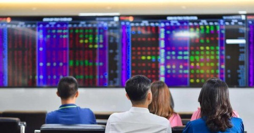 Chứng khoán ra sao lúc chờ tin đàm phán thuế với Mỹ?