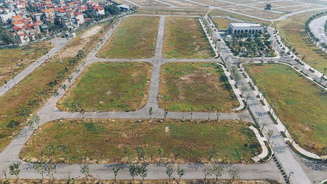 Giá nhà đất trung tâm cao, nhà đầu tư Hà Nội 'đánh bắt xa bờ'