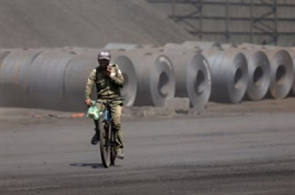 Ấn Độ áp thuế tạm thời 12% với thép nhập khẩu