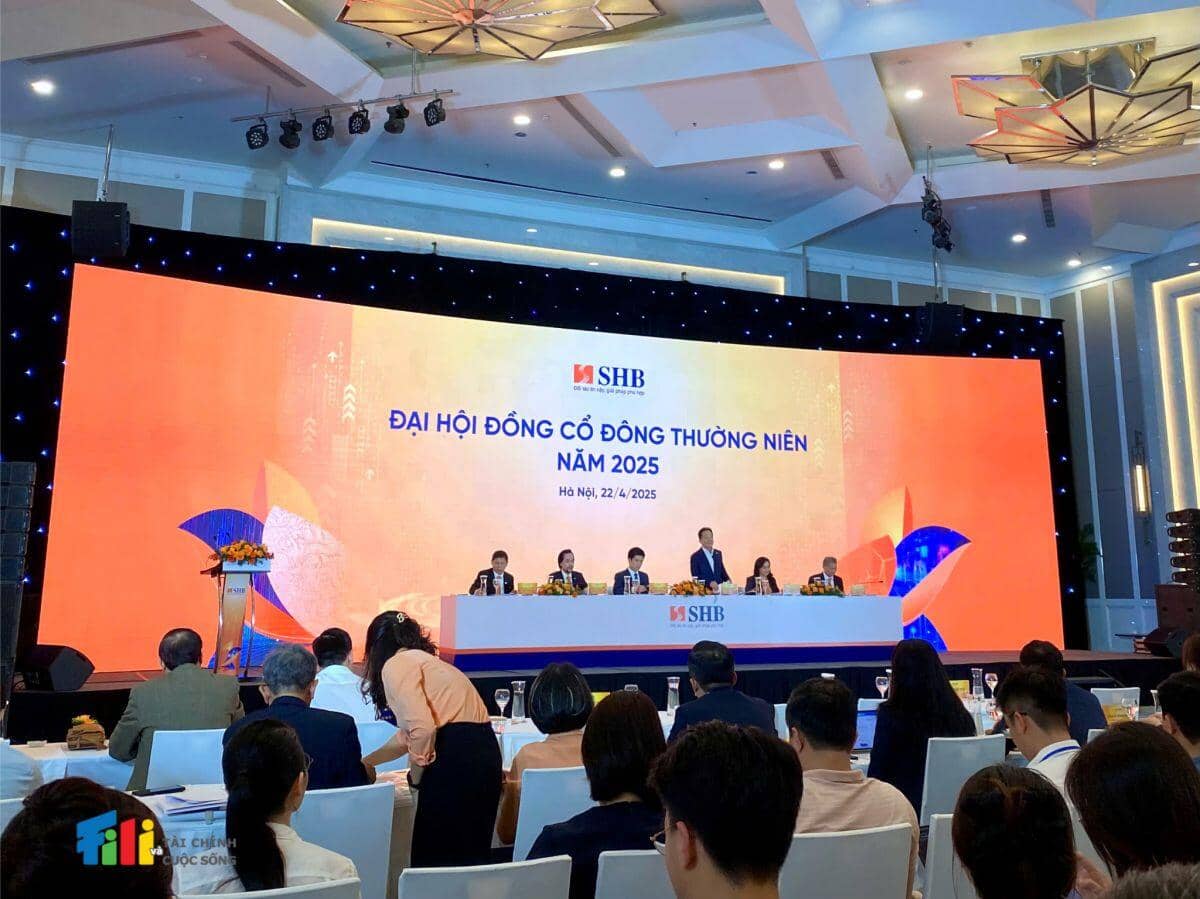 Chủ tịch Đỗ Quang Hiển (SHB): "Chúc cổ đông đầu tư đâu trúng đó"