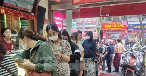 Giá vàng tăng sôi sục, cách nào 'hạ nhiệt' lúc này?