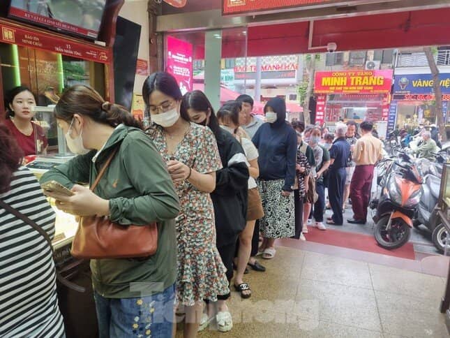 Giá vàng tăng sôi sục, cách nào 'hạ nhiệt' lúc này?