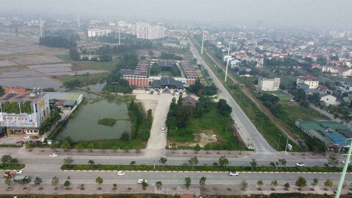 Loạt dự án trên ‘đất vàng’ dở dang, hoang tàn ở trung tâm TP Hà Tĩnh