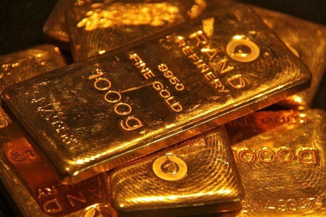 Giá vàng thế giới lao dốc sau động thái của ông Trump ảnh 1