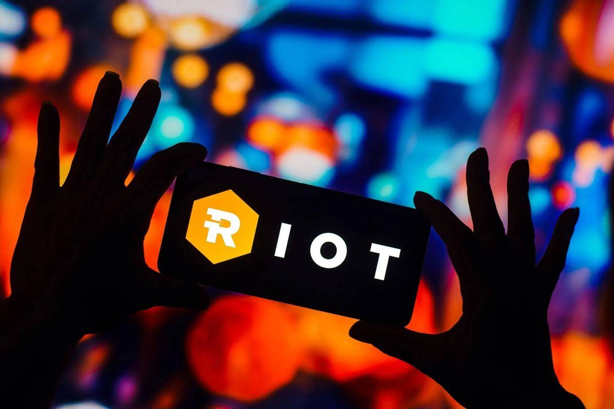 Riot Platforms vay 100 triệu USD từ Coinbase, thế chấp bằng Bitcoin