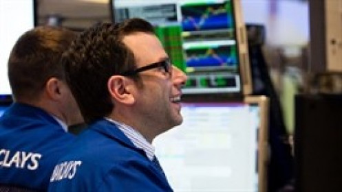 Phố Wall tăng 3 phiên liên tiếp, Dow Jones tăng gần 500 điểm