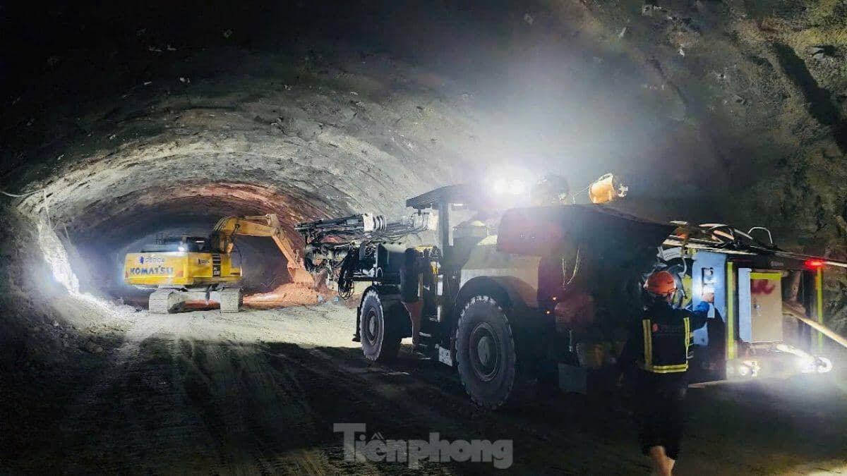 Sắp thông hầm xuyên núi dài nhất cao tốc Bắc - Nam ảnh 20