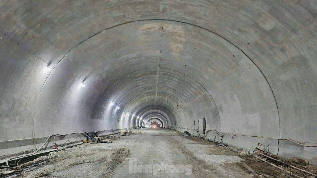 Sắp thông hầm xuyên núi dài nhất cao tốc Bắc - Nam ảnh 31