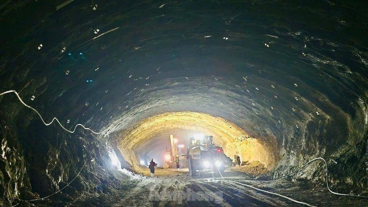 Sắp thông hầm xuyên núi dài nhất cao tốc Bắc - Nam ảnh 24