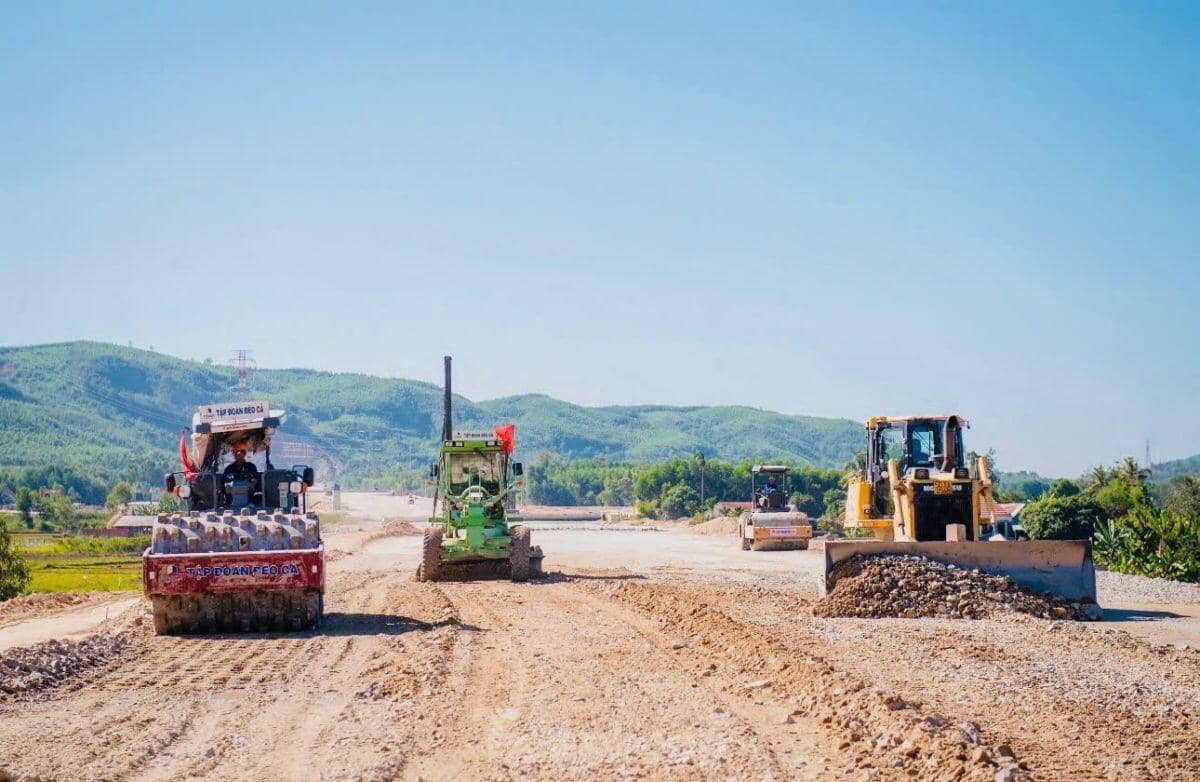 Sắp thông hầm xuyên núi dài nhất cao tốc Bắc - Nam ảnh 4