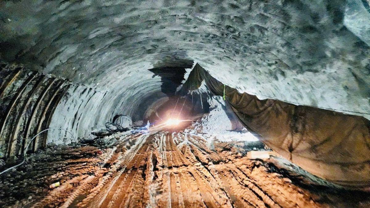 Sắp thông hầm xuyên núi dài nhất cao tốc Bắc - Nam ảnh 19