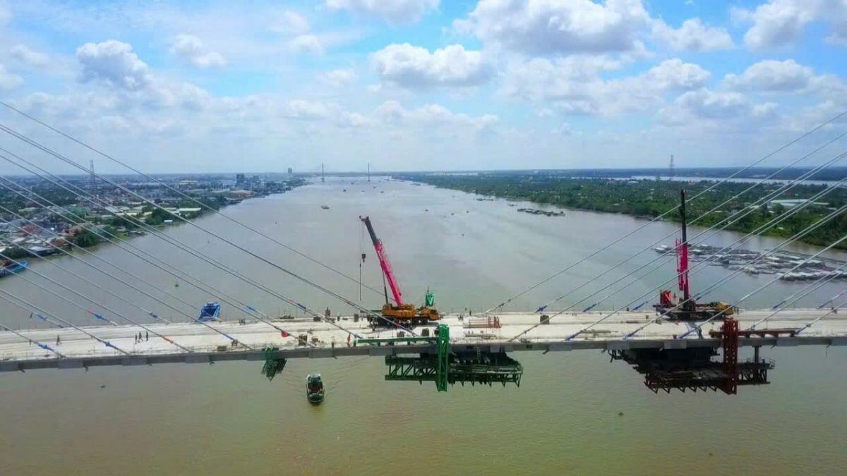 400 người thi công cầu Rạch Miễu 2 không nghỉ lễ 30/4 ảnh 3