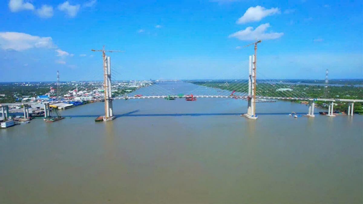 400 người thi công cầu Rạch Miễu 2 không nghỉ lễ 30/4 ảnh 2