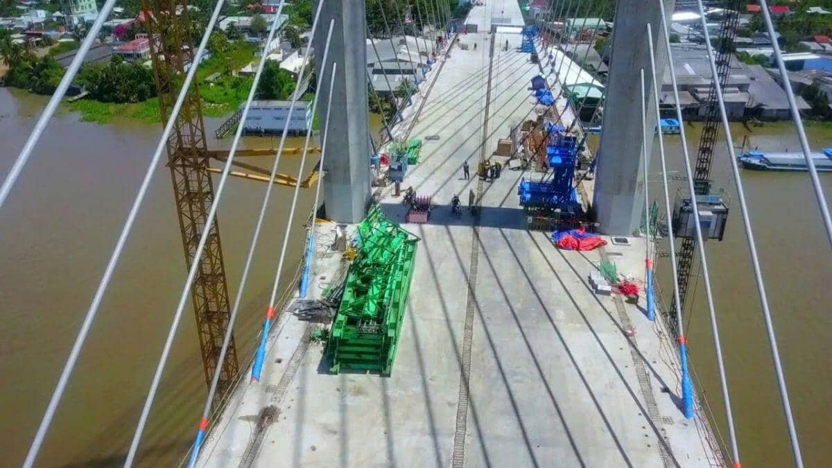 400 người thi công cầu Rạch Miễu 2 không nghỉ lễ 30/4 ảnh 7