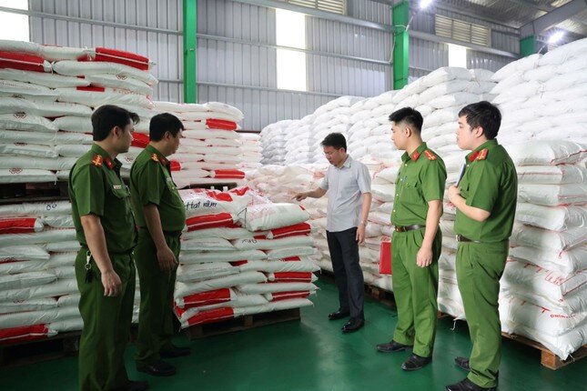 Cơ sở sản xuất dầu ăn, mì chính, hạt nêm giả tuồn hàng vào bếp ăn khu công nghiệp ảnh 2