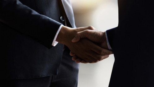 Tự doanh bất ngờ bán ròng 1.240 tỷ trước khi nghỉ lễ, thỏa thuận lớn ở FPT, HPG