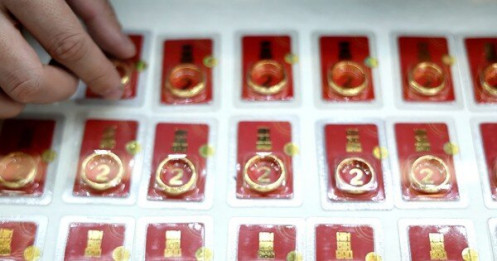 Giá vàng nhẫn bất ngờ giảm, USD cao chưa từng có