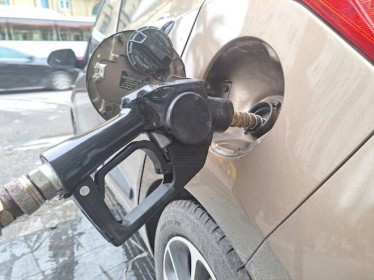 Giá xăng hôm nay 2/5/2025: Giảm đến khi nào?