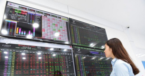 Qua tháng 4 sóng gió, chứng khoán ra sao khi có 'trợ lực' mới?