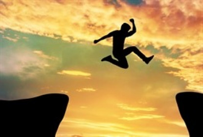 Dòng tiền rút khỏi nhóm tài chính, đổ vào bất động sản trước kỳ nghỉ lễ