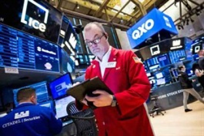 S&P 500 đứt mạch 9 phiên tăng liên tiếp
