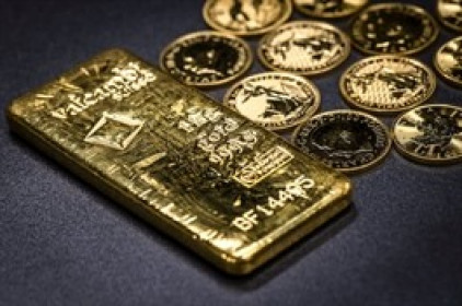 Vàng thế giới tăng 3% nhờ đồng USD yếu và nhu cầu trú ẩn an toàn