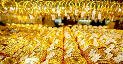 Giá vàng tăng mạnh, thị trường tài chính toàn cầu rung lắc