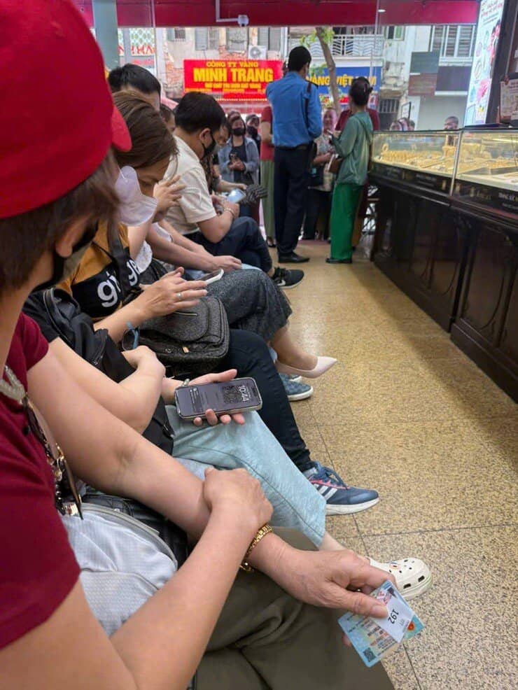 Giá vàng lập đỉnh, bất ngờ nhu cầu mua vàng của người dân