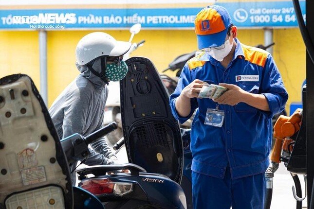 Nguy cơ lũng đoạn thị trường nếu doanh nghiệp tự quyết giá xăng dầu? ảnh 1