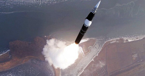 Triều Tiên phóng nhiều tên lửa đạn đạo ra biển