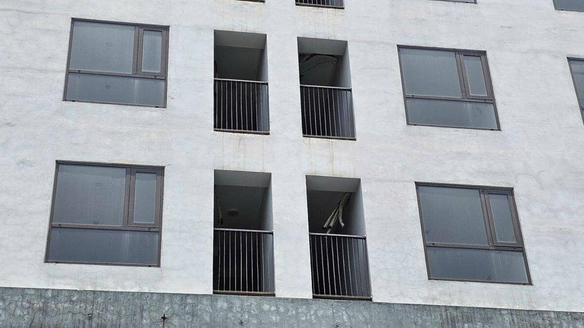 Cận cảnh khu hàng trăm căn hộ được đặt hàng làm nhà tái định cư bỏ hoang giữa lúc dân khát nhà ở ảnh 16