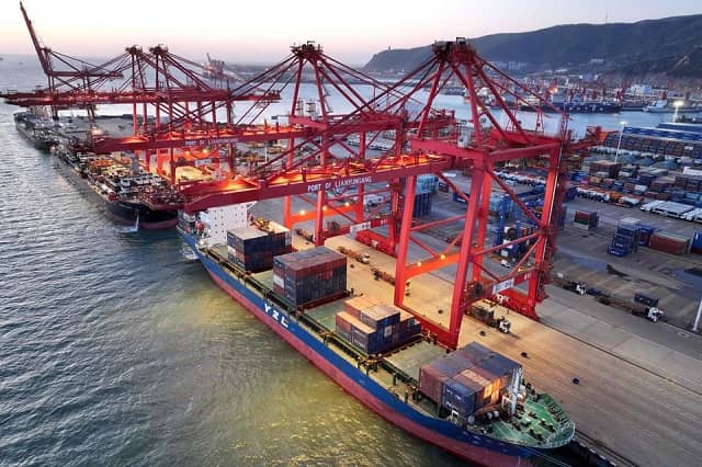 Xuất khẩu của Trung Quốc sang Mỹ lao dốc 21% nhưng bùng nổ tại châu Á và châu Âu