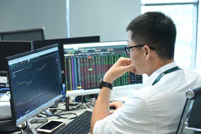 Chứng khoán khởi sắc, chốt lời gia tăng trong tuần tới? ảnh 1